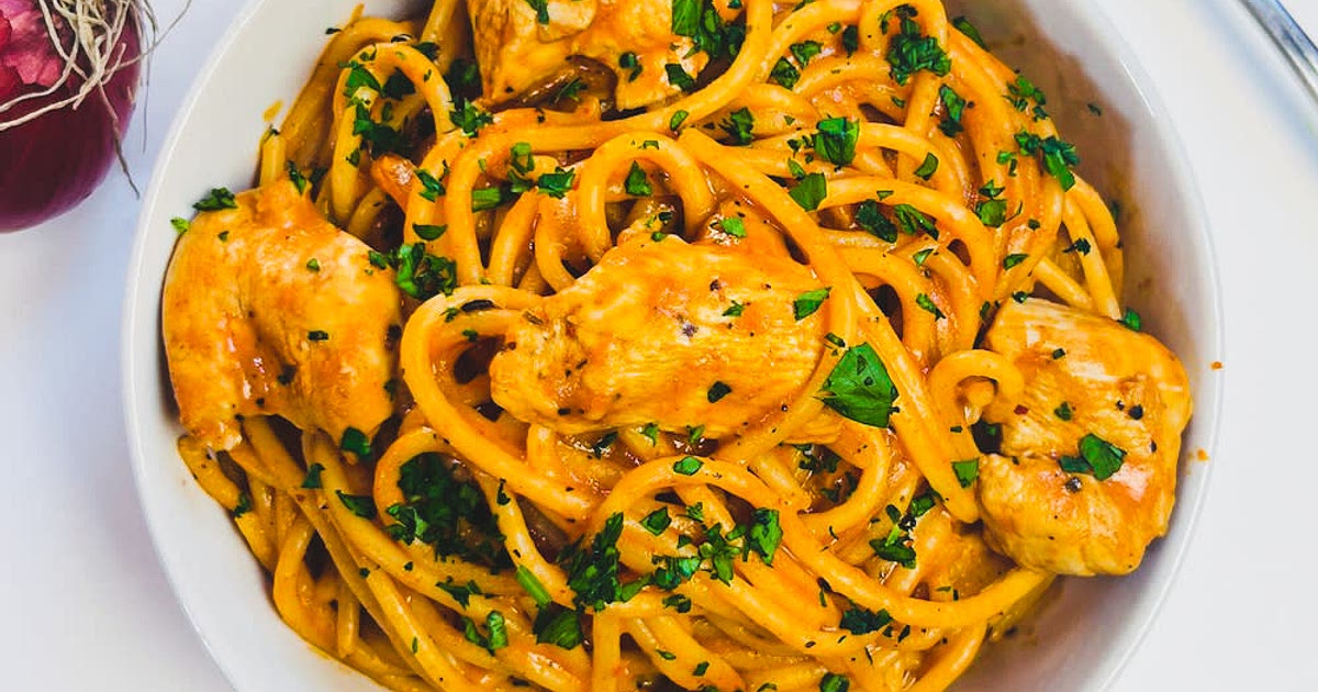 One Pot Pasta with chicken and tomato sauce Recipe | Samsung Food App