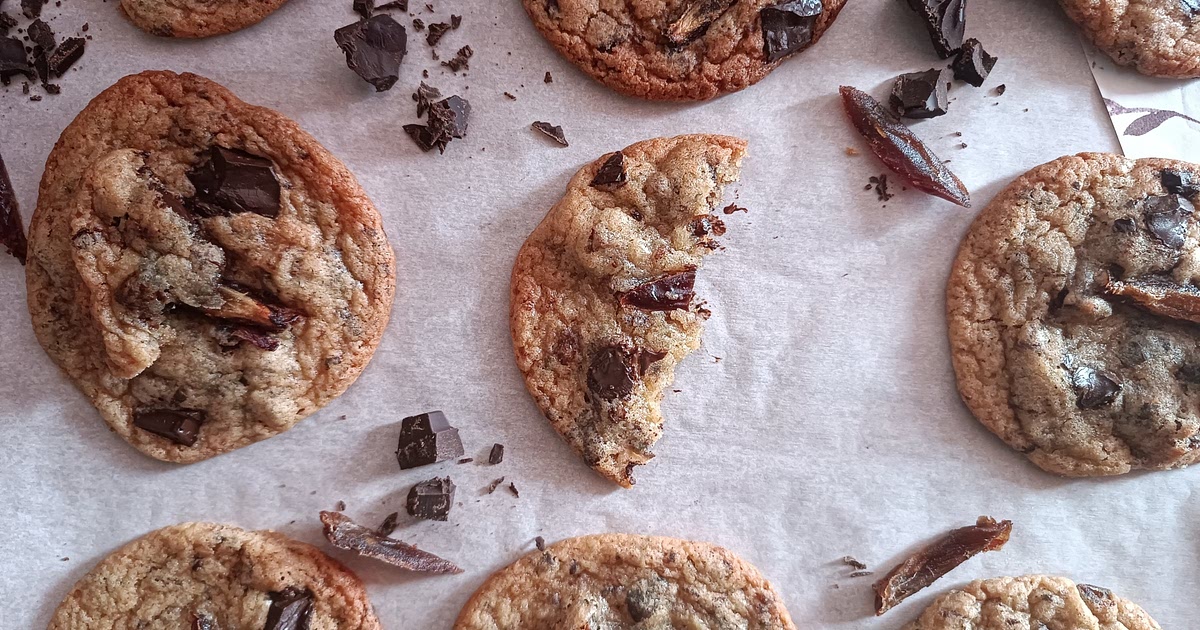 Chewy Date And Dark Chocolate Cookies Recipe | Samsung Food App