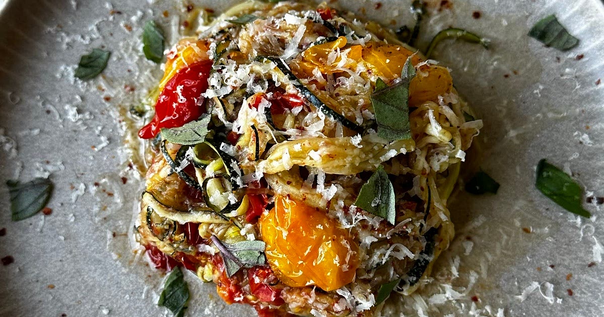 Zucchini Noodles with Tomatoes and Parmesan Recipe | Samsung Food App