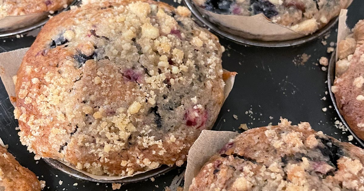 Raspberry and blueberry muffins Recipe | Samsung Food App