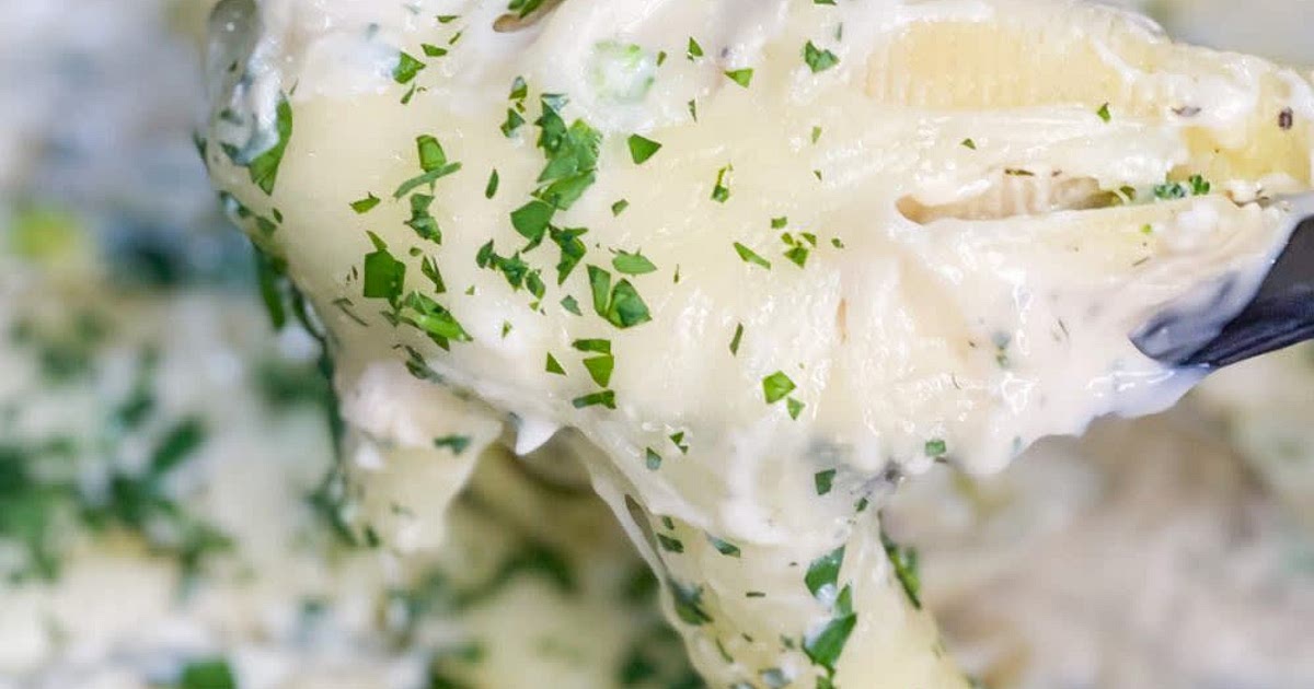 Chicken Broccoli Alfredo Stuffed Shells Recipe | Samsung Food App