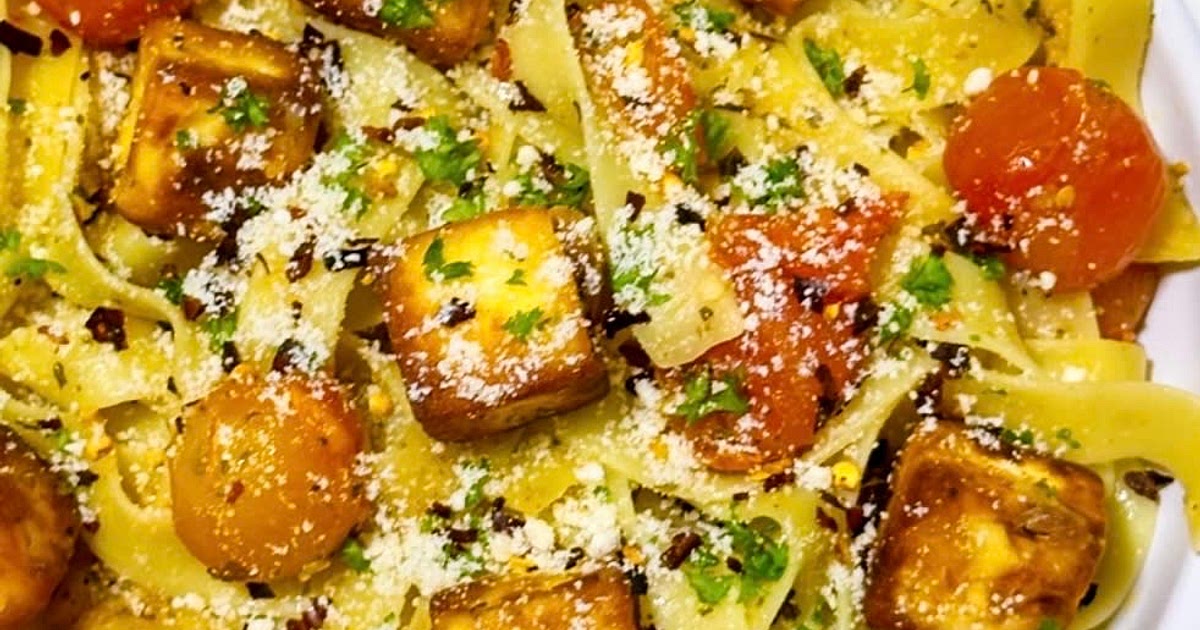 Fettuccine Aglio e Olio with Cherry Tomatoes and Halloumi Cubes Recipe | Samsung Food App