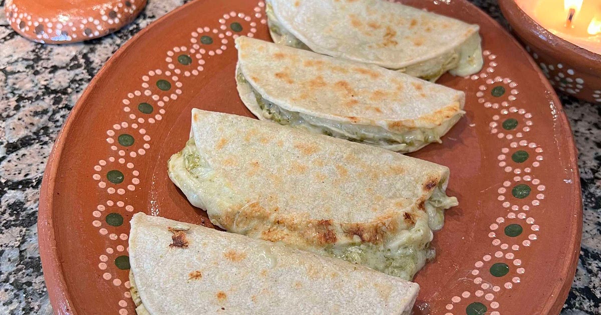 QUESADILLAS CON POLLO EN SALSA VERDE Recipe | Samsung Food App