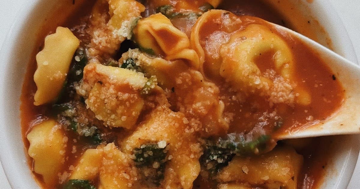 Spinach & Tomato Tortellini Soup Recipe | Samsung Food App