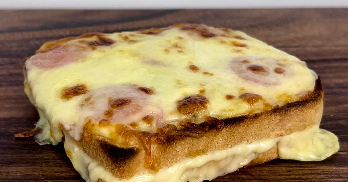 The viral pizza lava toast Recipe | Samsung Food App