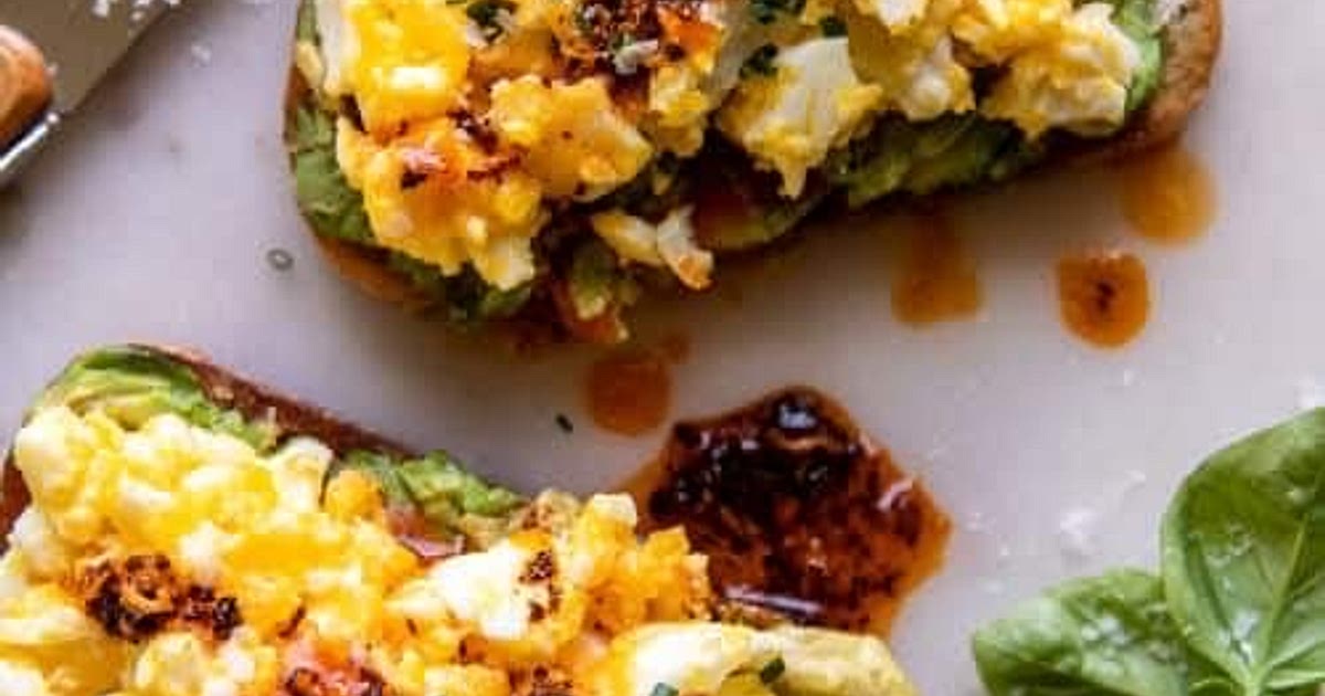 Cheesy, Chilli Eggs on Toast Recipe | Samsung Food App