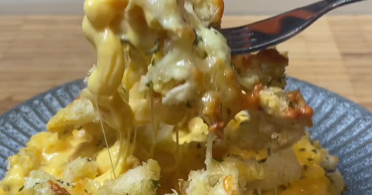 Simple Mac N cheese Topped with garlic crumb  Recipe | Samsung Food App