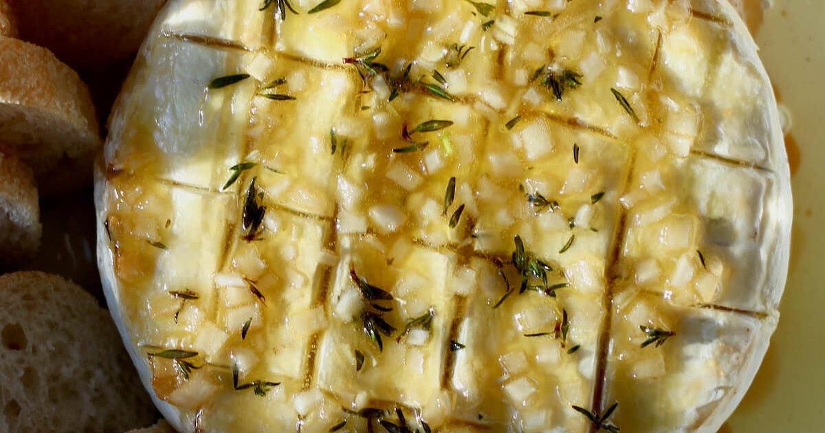 Baked Brie with Garlic Recipe | Samsung Food App
