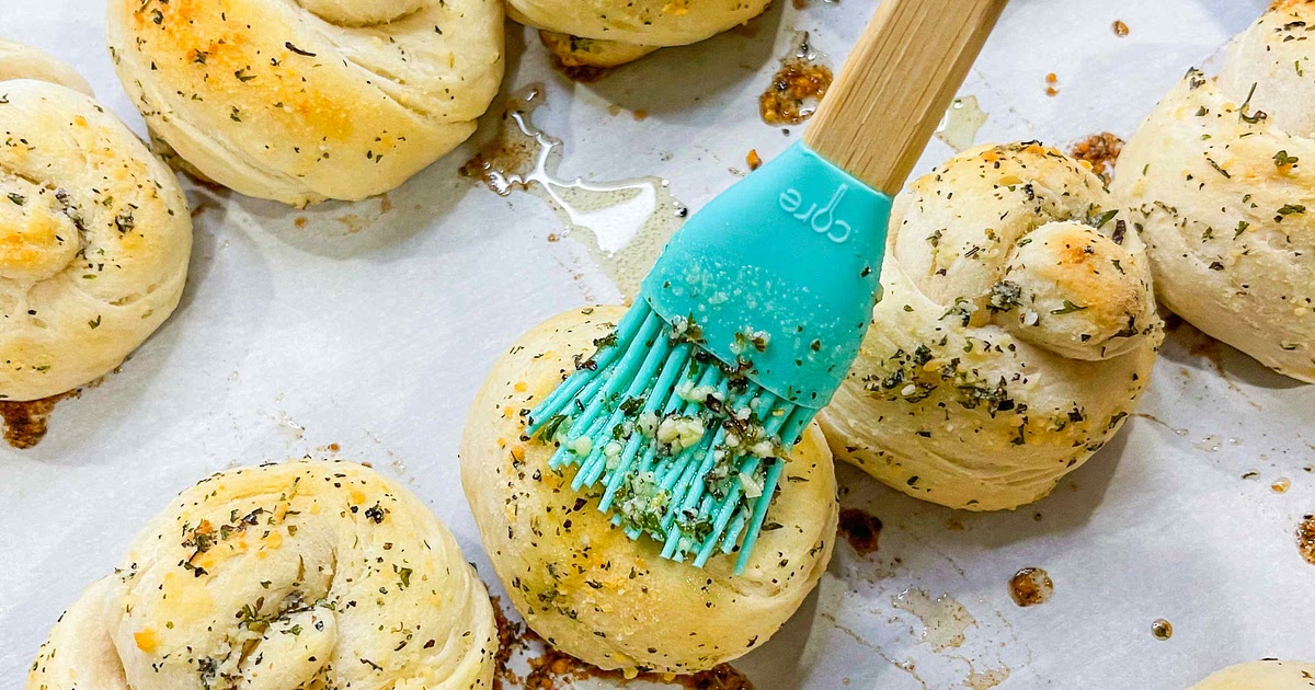 Biscuit Dough Garlic Knots Recipe | Samsung Food App