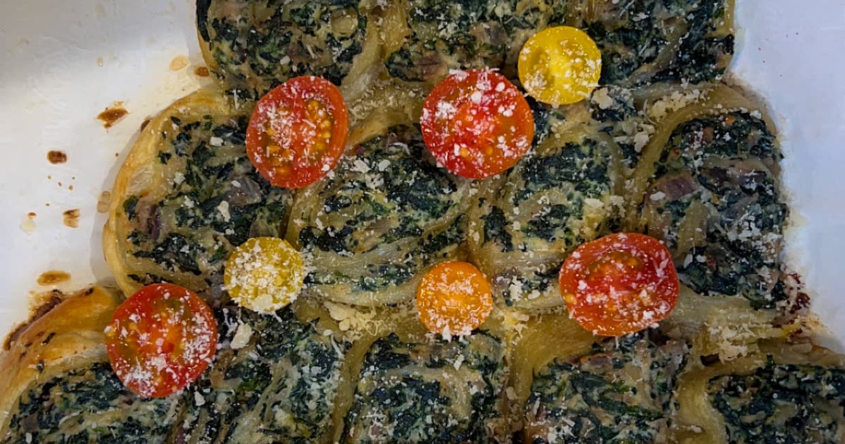 Spinach and Ricotta Puff Pastry Christmas Tree Recipe | Samsung Food App