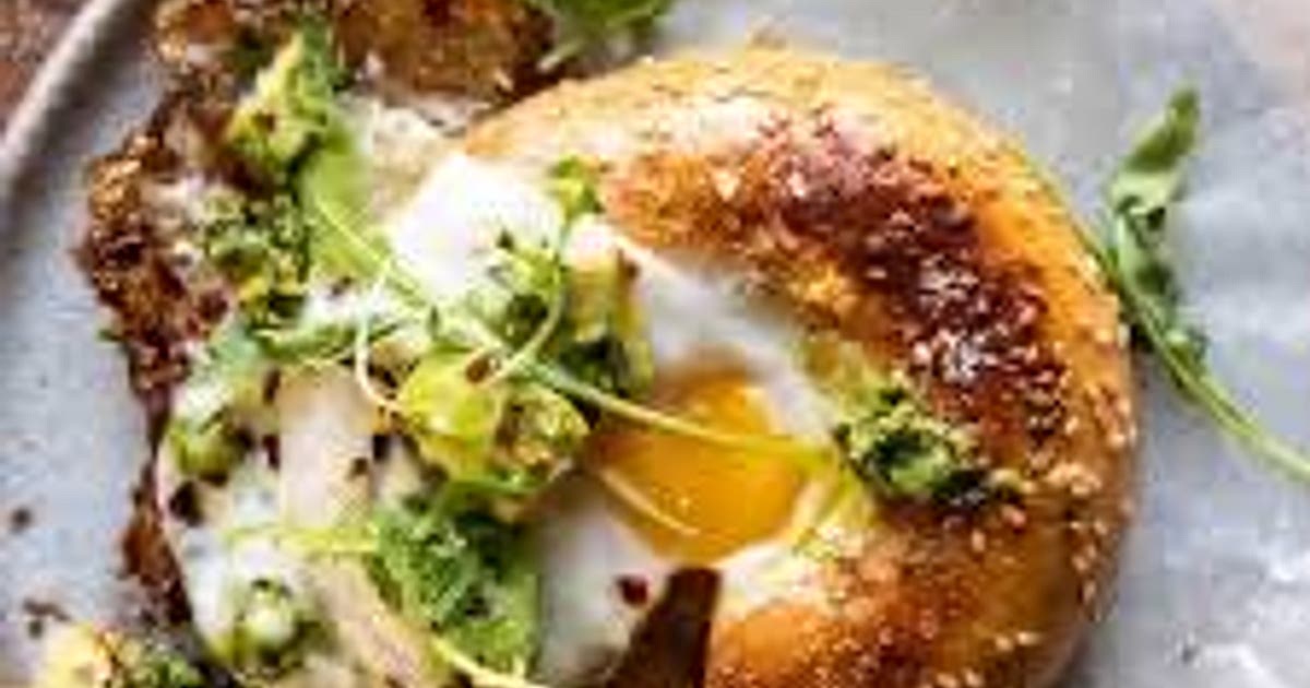 Pesto, Egg, and Mozzarella Breakfast Bagel Recipe | Samsung Food App