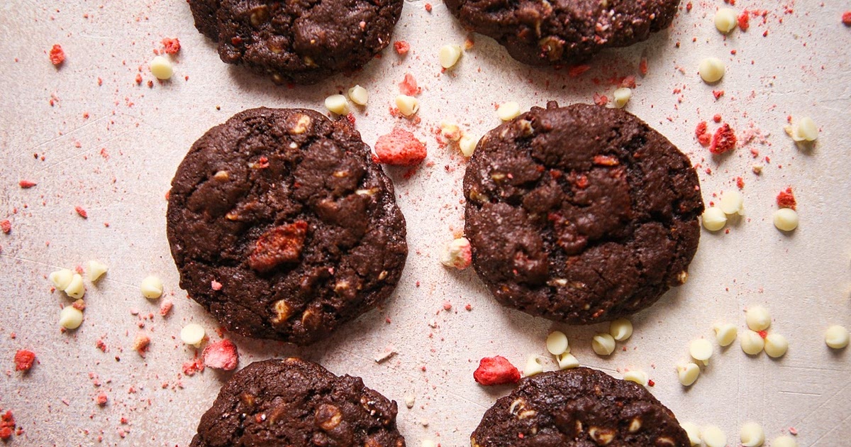 White Chocolate Strawberry Chocolate Cookies Recipe | Samsung Food App