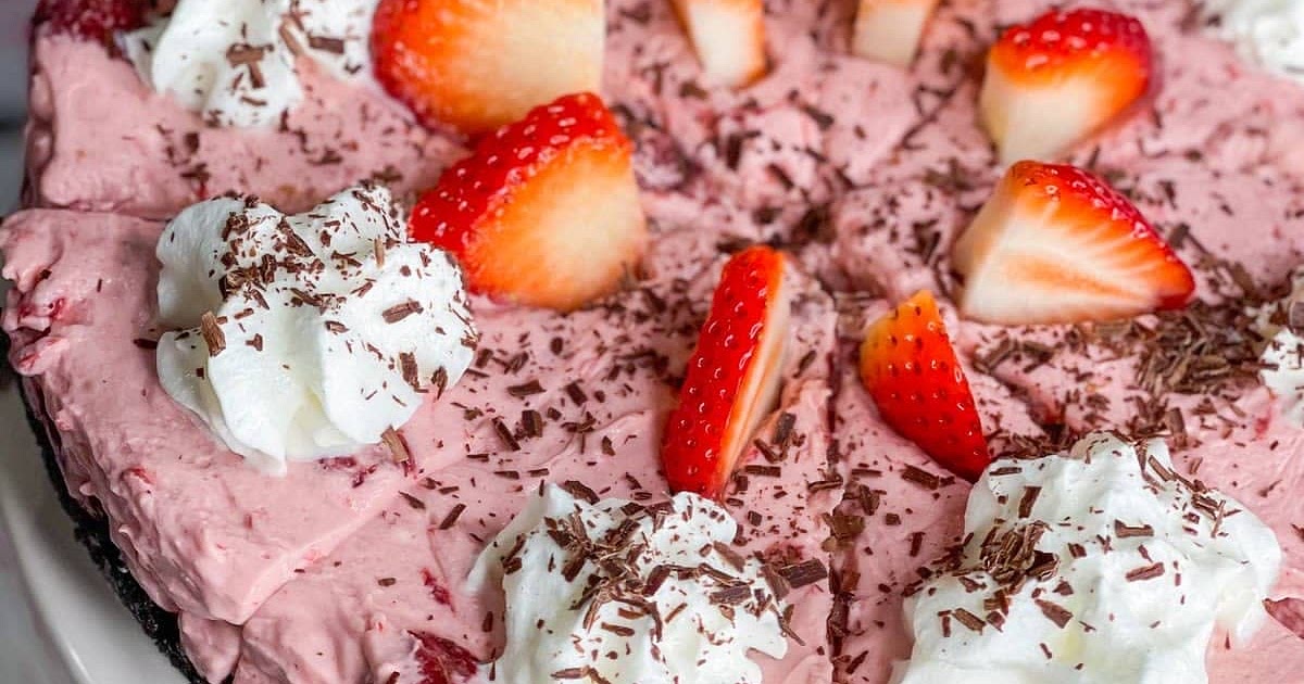 Chocolate Covered Strawberry Pie Recipe | Samsung Food App