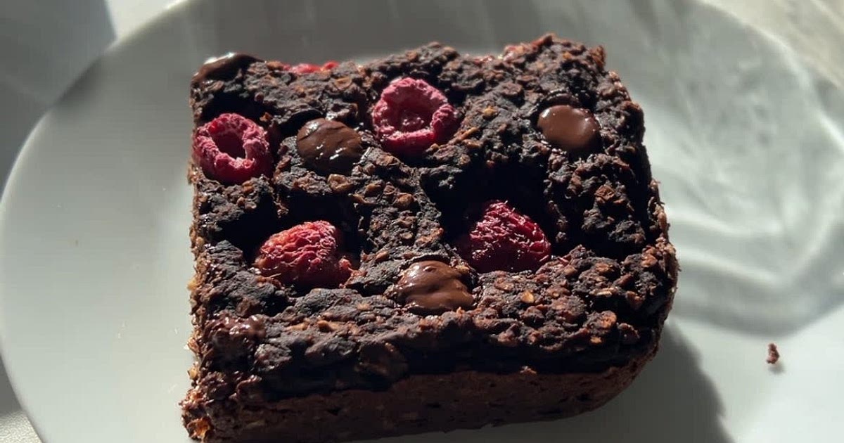 Brownie Breakfast Cake (vegan & high-protein) Recipe | Samsung Food App