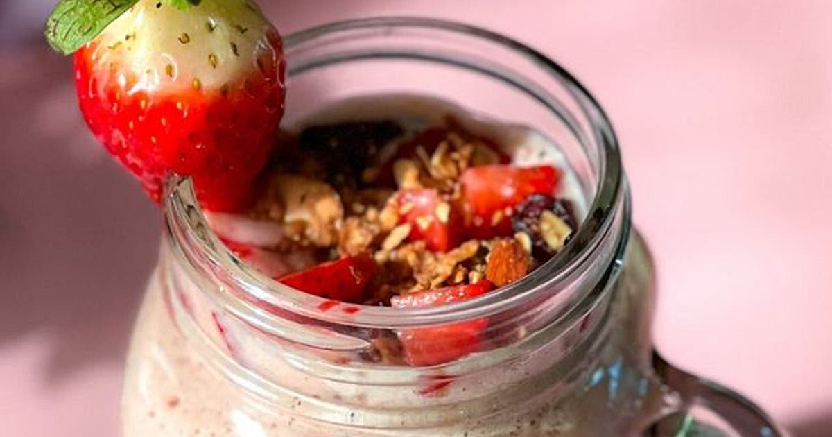 Strawberry Protein Breakfast Smoothie Shake Recipe | Samsung Food App