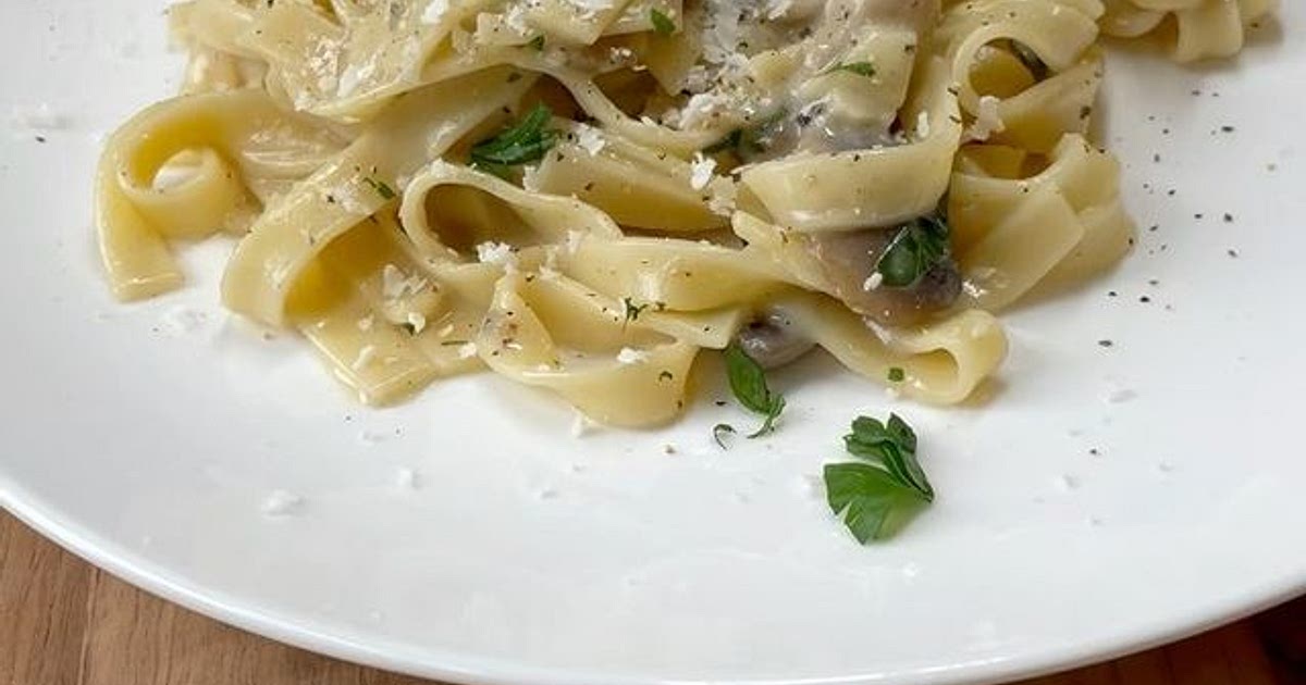 Mushroom &amp; three cheese tagliatelle, Recipe | Samsung Food App