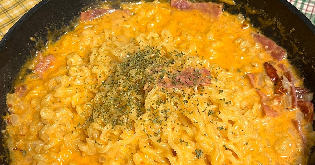Easy Creamy Tomato Noodles Recipe | Samsung Food App