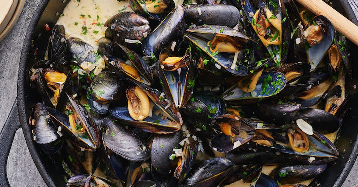 Mussels in a Chili White Wine Broth Recipe | Samsung Food App