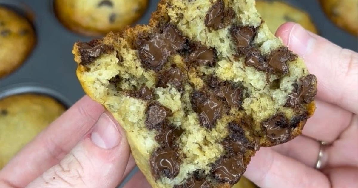 Chocolate Chip Banana Bread Muffins Recipe | Samsung Food App