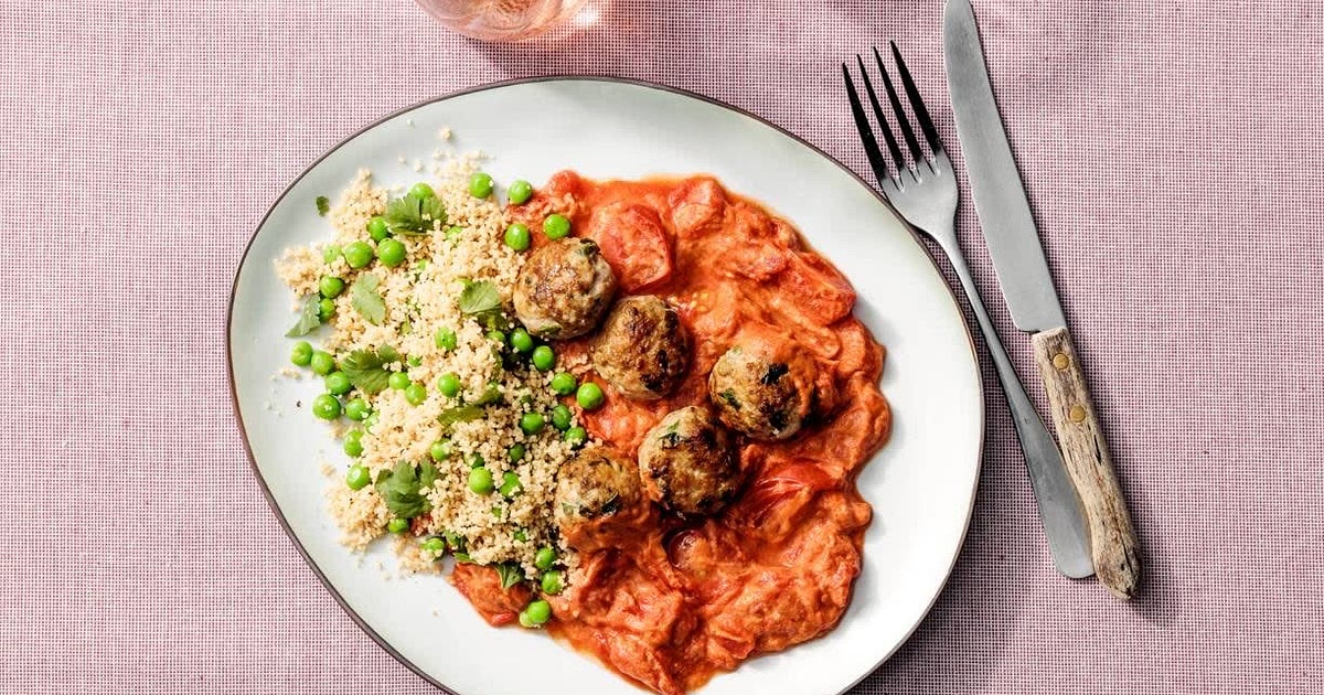 Chicken meatballs in tomato-tahin sauce Recipe | Samsung Food App
