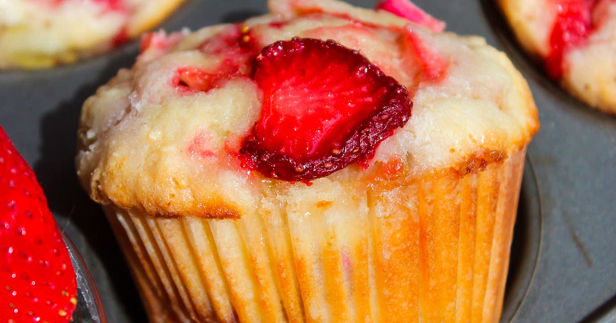 Strawberry Rhubarb Muffins Recipe | Samsung Food App