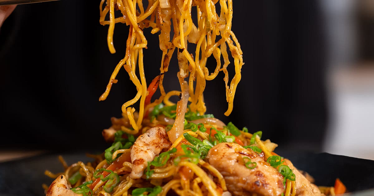 Chili-Garlic Chow Mein Recipe | Samsung Food App