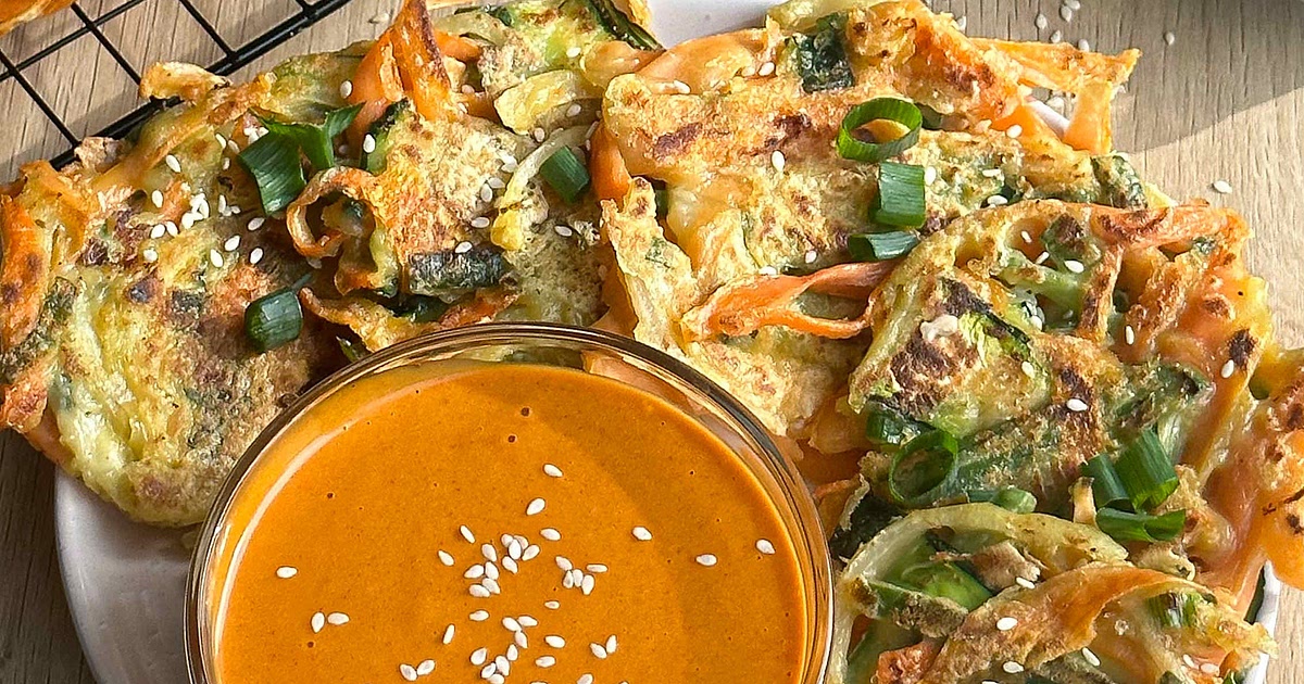 Korean veggie pancakes & creamy gochujang dip Recipe | Samsung Food App