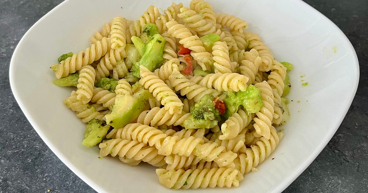Fusilli aglio, olio, peperoncini e broccoli Recipe | Samsung Food App