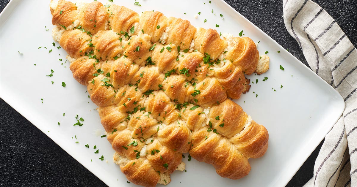 Pull-Apart Crescent Christmas Tree Recipe | Samsung Food App