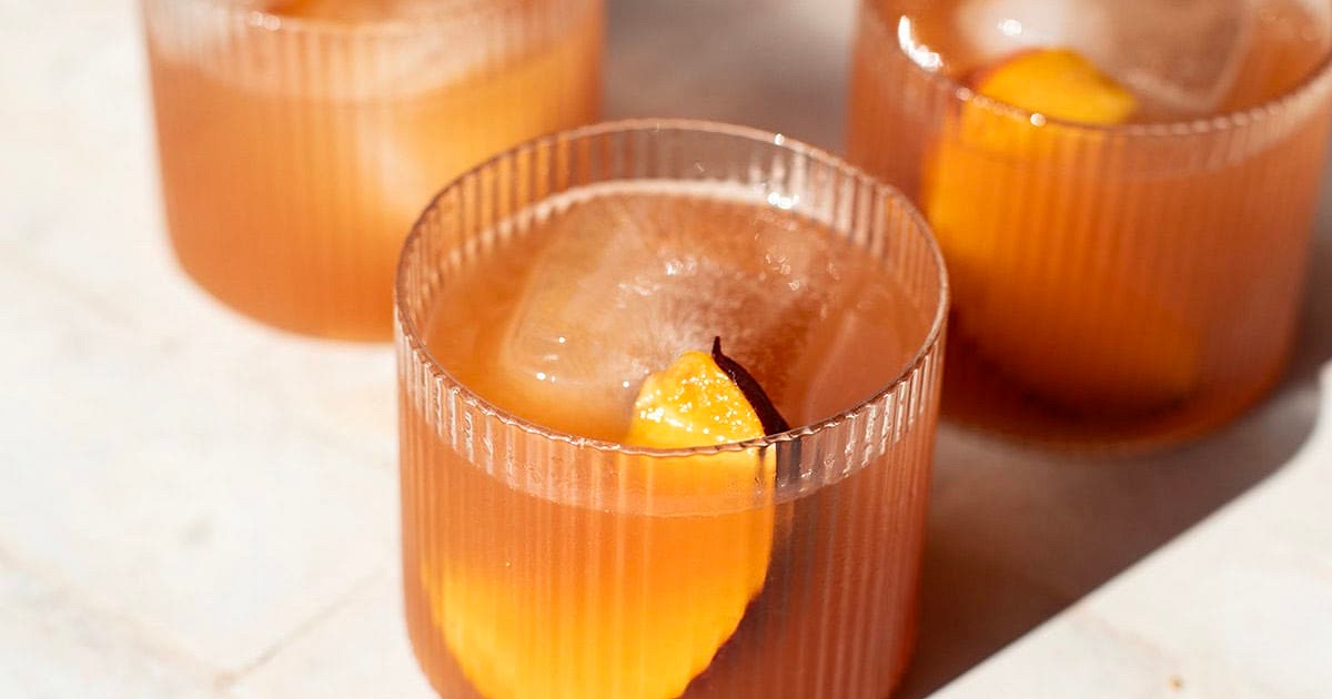 Southern Bourbon Peach Tea Cocktail Recipe | Samsung Food App
