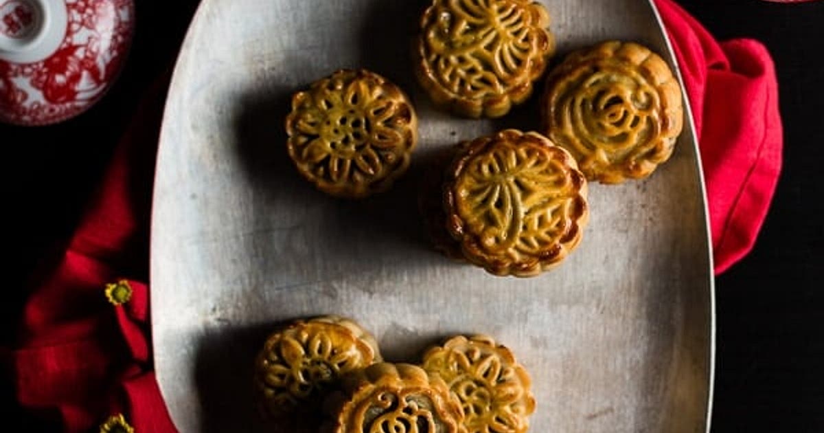 The Ultimate Guide to Traditional Mooncake (传统广式月饼) Recipe | Samsung Food App