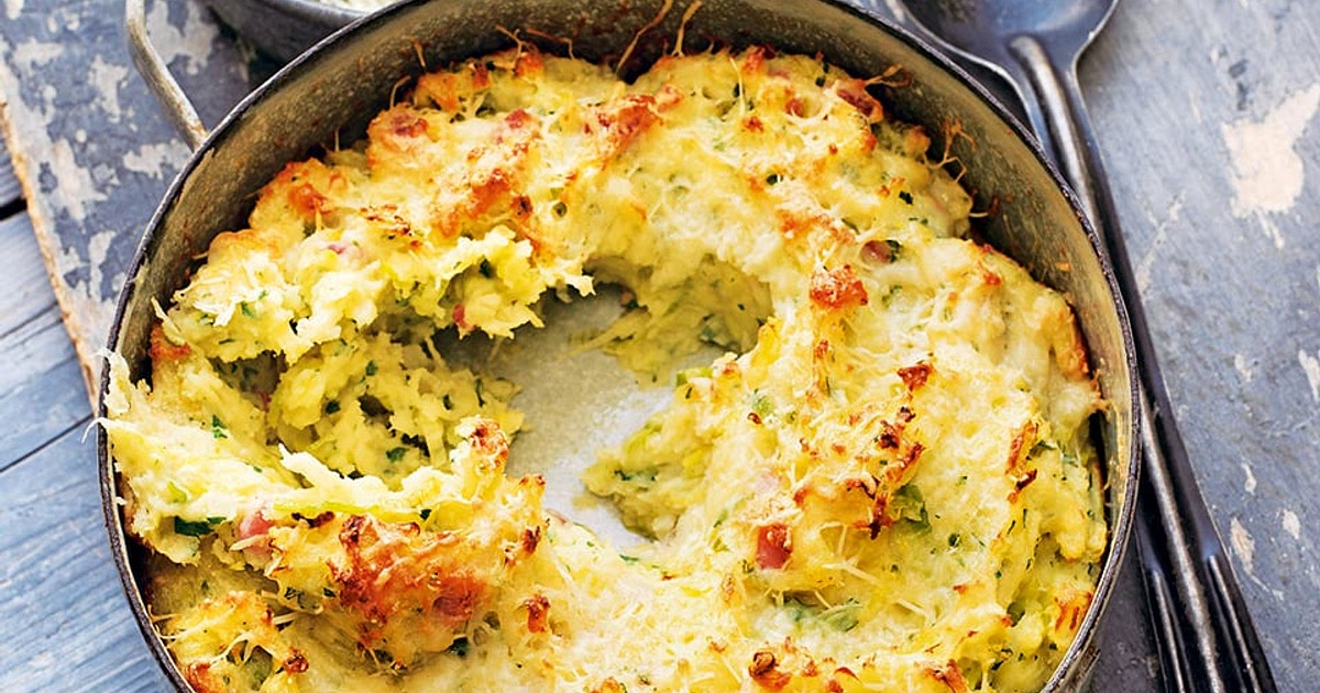 Mashed potato pie with bacon, leeks and cheese Recipe | Samsung Food App