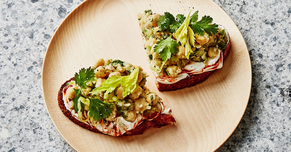 Smashed Chickpeas on Toast With Harissa Yogurt Recipe | Samsung Food App