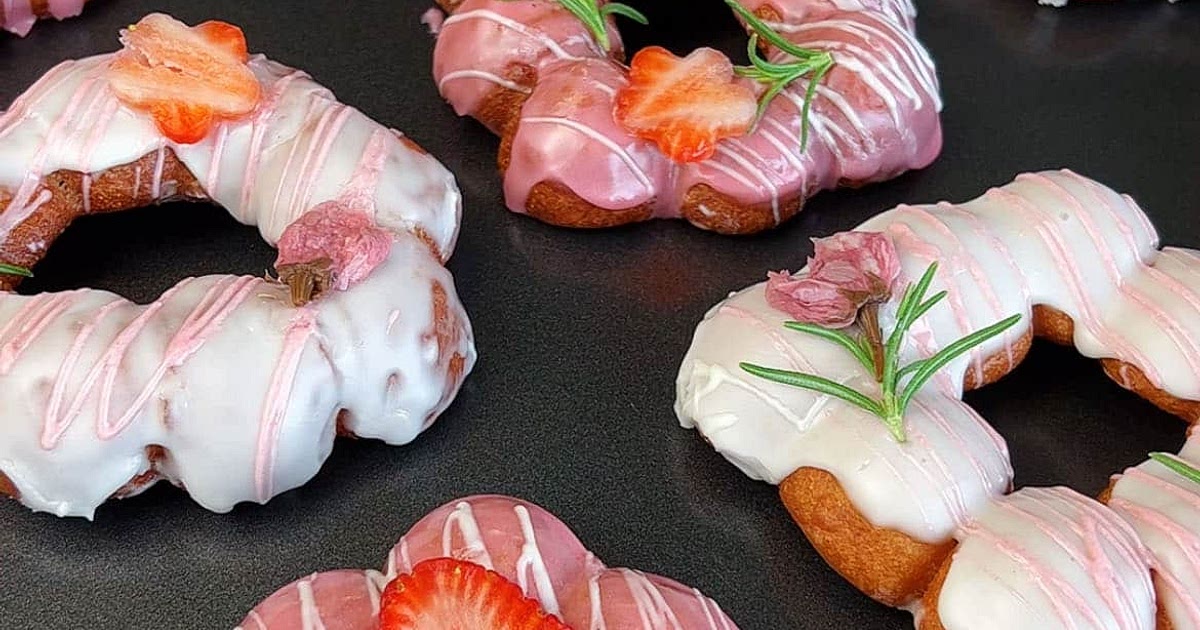 Mochi Donuts (Sakura & Strawberry Flavor Pon de Ring) Recipe | Samsung Food App