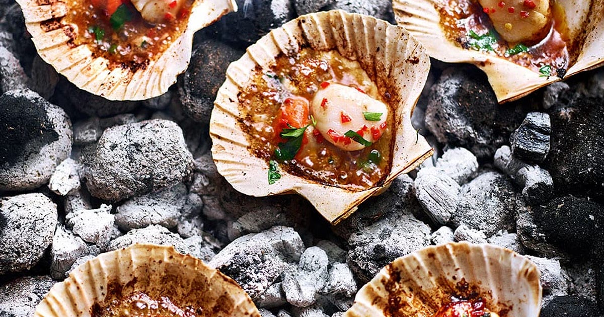 Scallops with garlic, chilli and anchovy butter Recipe | Samsung Food App