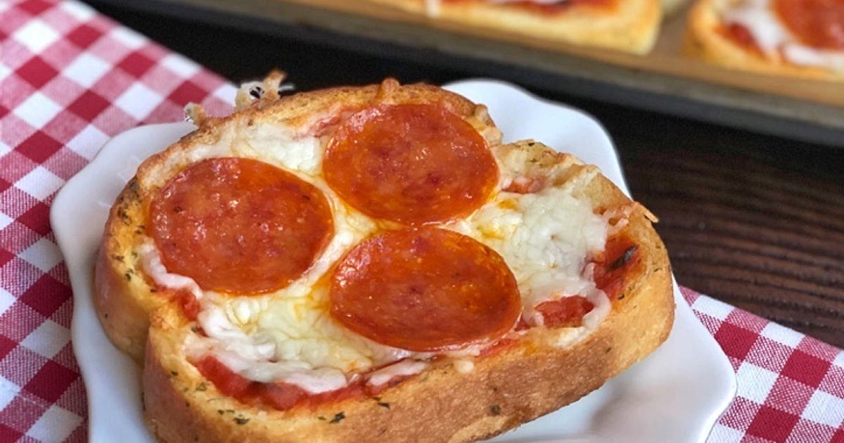Quick &amp; Easy Dinner Idea: Garlic Toast Pizzas Recipe | Samsung Food App