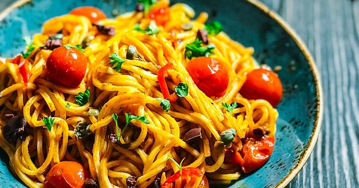Spaghetti alla Puttanesca | Slimming & Weight Watchers Friendly Recipe | Samsung Food App