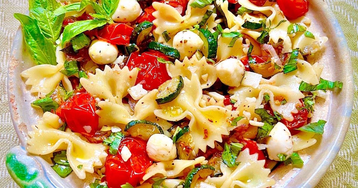 Simple Summer Pasta with Tomatoes, Zucchini and Basil Recipe | Samsung Food App