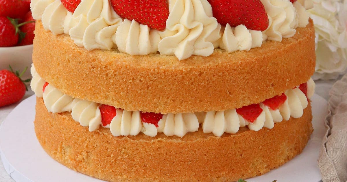 Strawberries & Cream Cake Recipe | Samsung Food App