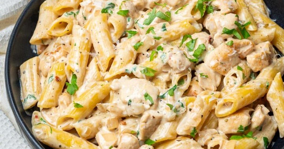 Creamy Garlic Chicken Pasta Recipe | Samsung Food App