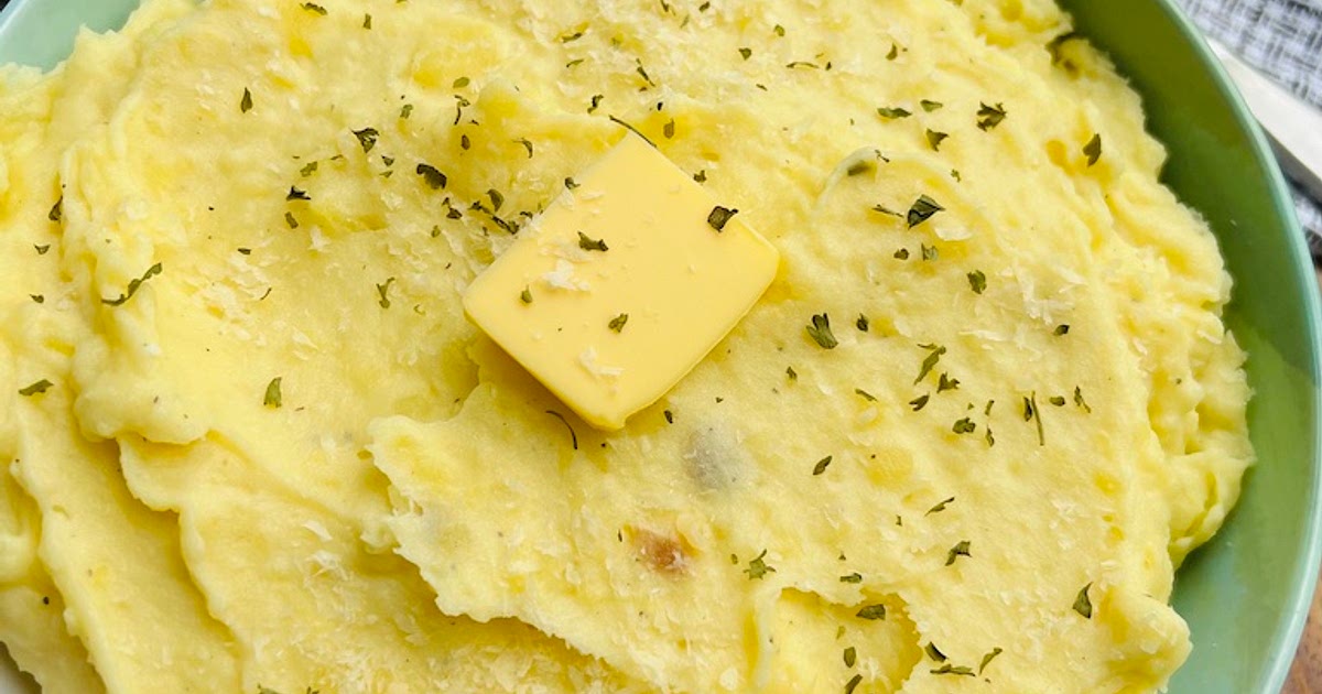 Roasted Garlic Mashed Potatoes Recipe | Samsung Food App