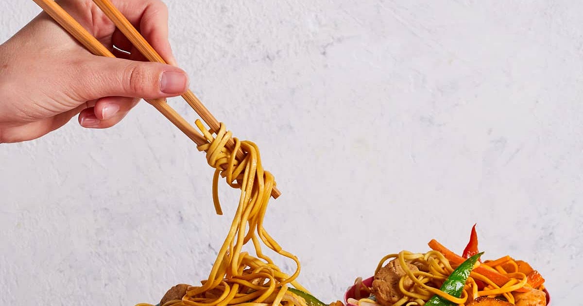 Chicken Chow Mein | Slimming & Weight Watchers Friendly Recipe | Samsung Food App