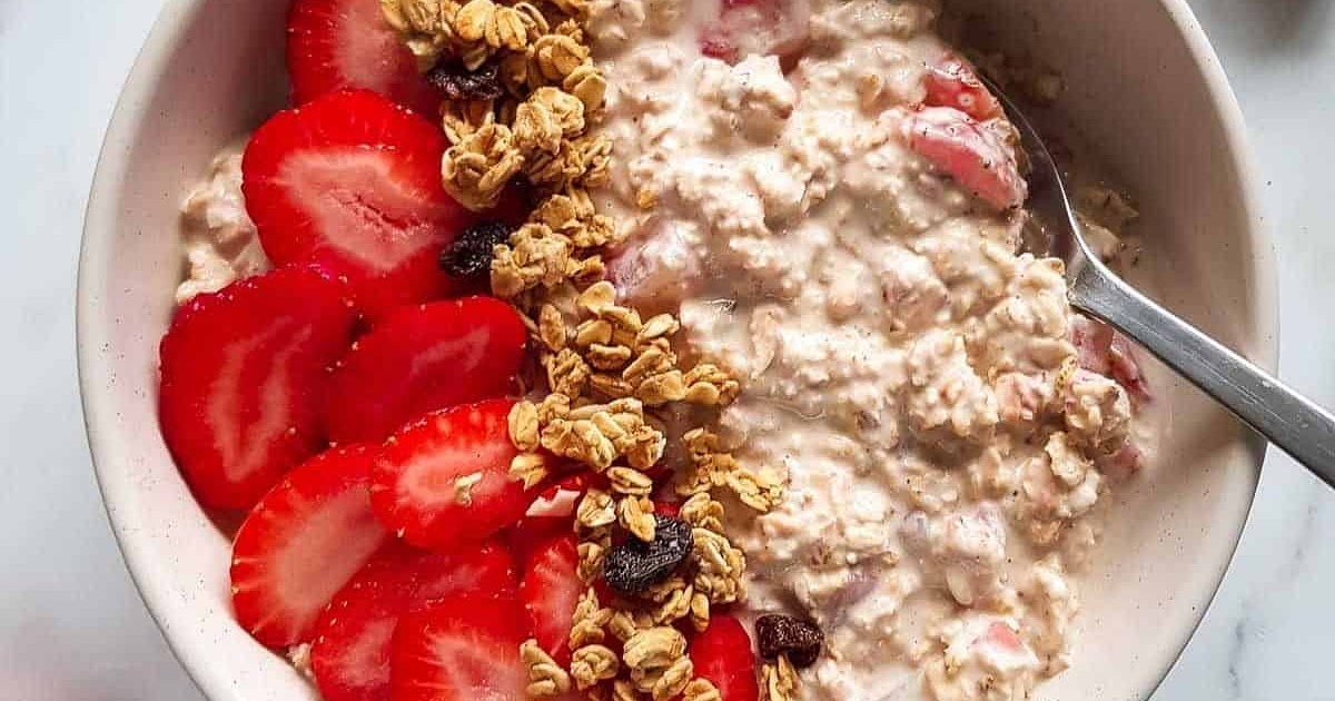 Strawberry Overnight Oats Recipe | Samsung Food App