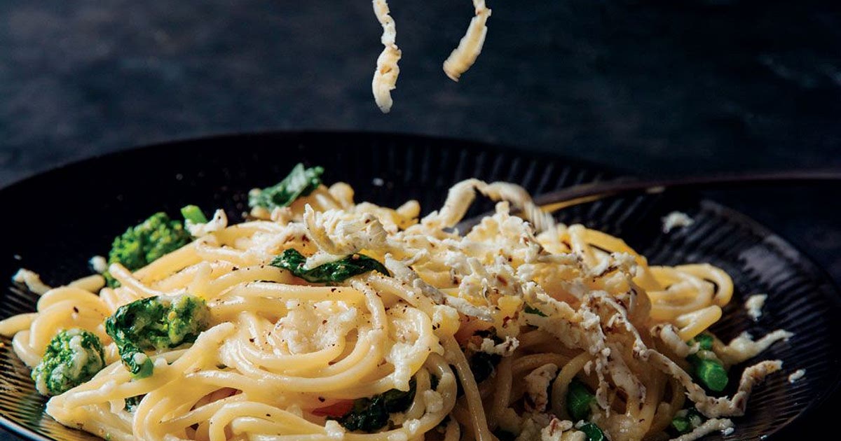 Spaghetti with Cacio e Pepe Butter Recipe | Samsung Food App