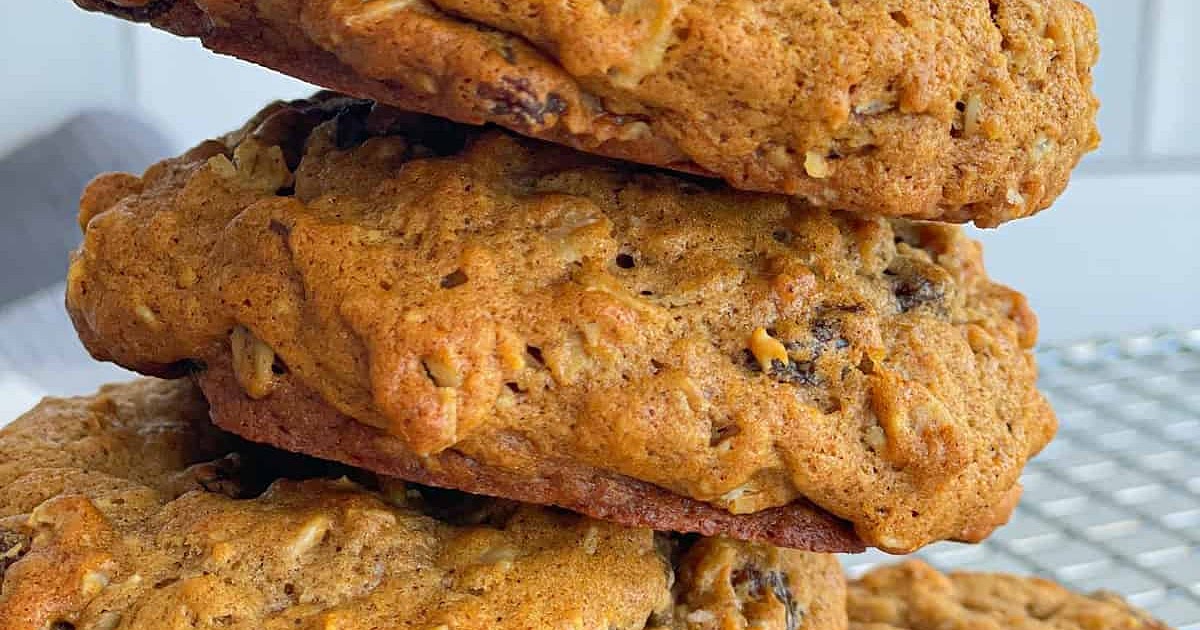 Soft And Chewy Oatmeal Raisin Cookies Recipe | Samsung Food App