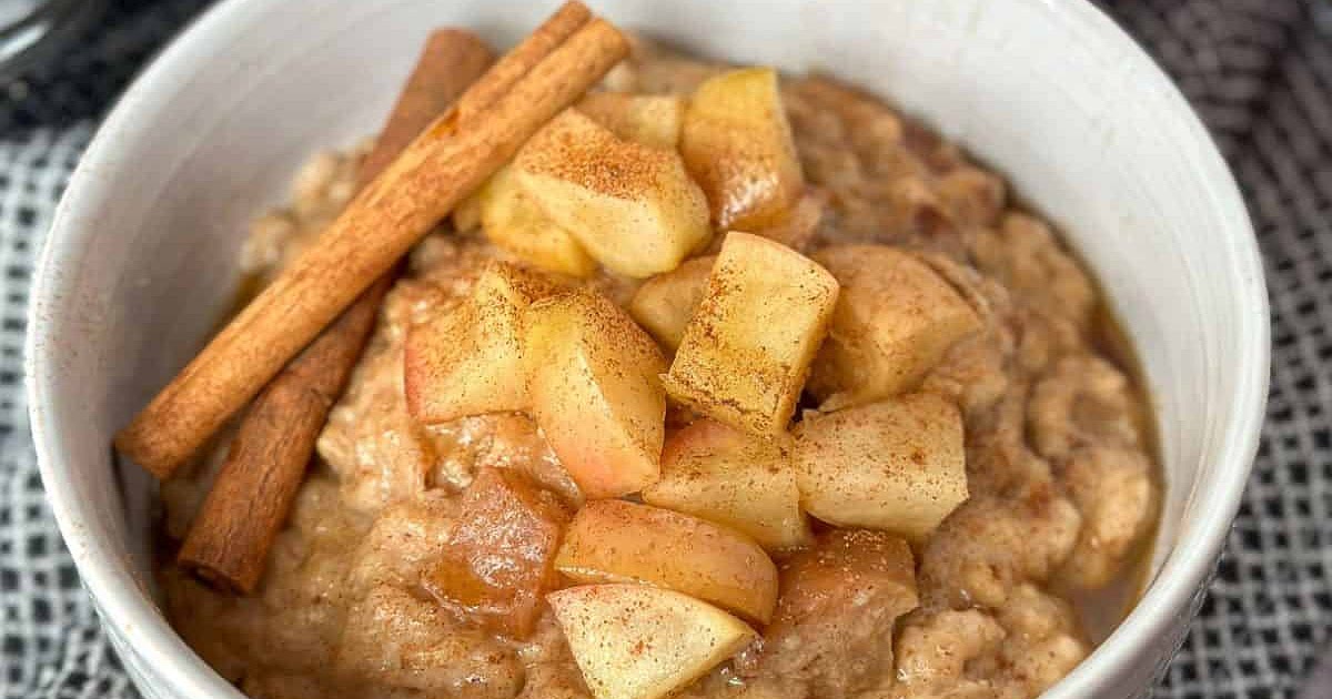 Slow Cooker Apple Cinnamon Oatmeal Recipe | Samsung Food App