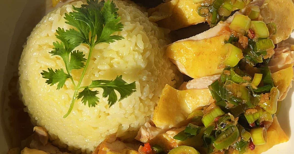 Hainanese Chicken Rice - steamed chicken with ginger & scallion sauce Recipe | Samsung Food App