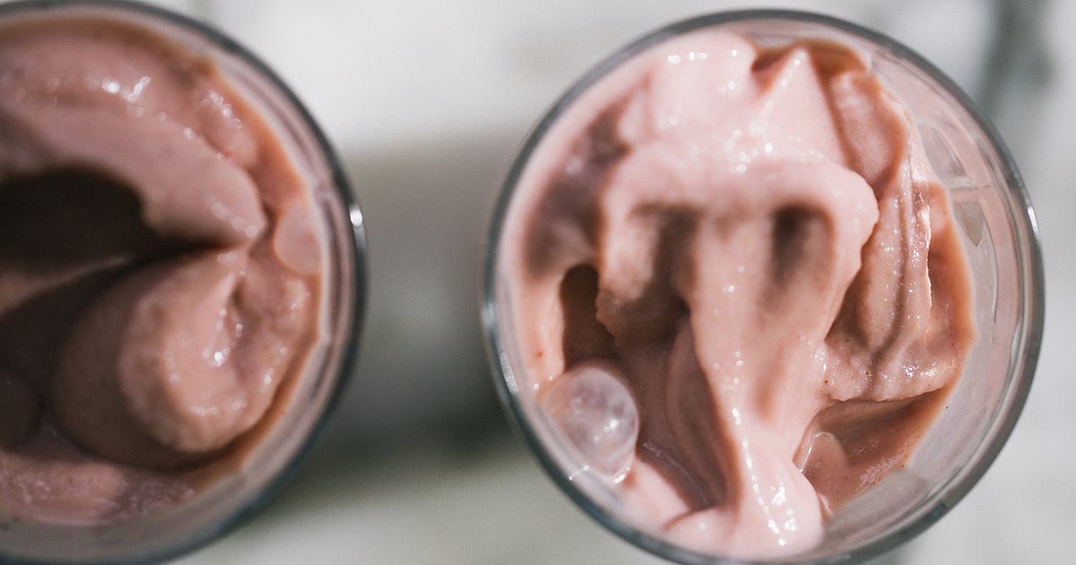 Strawberry banana smoothie with vegan pea protein powder Recipe | Samsung Food App