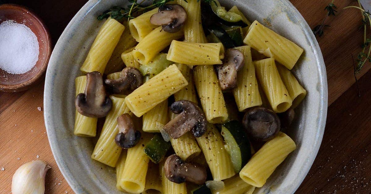 One Pot Zucchini Mushroom Pasta (Vegan, 20 Minutes) Recipe | Samsung Food App