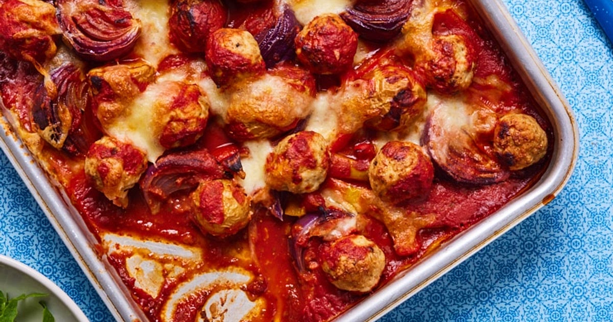 Margherita Meatball Traybake | Slimming & Weight Watchers Friendly Recipe | Samsung Food App